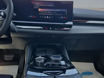 BMW 520d Limousine Leder Head up H&K 360  Virtual