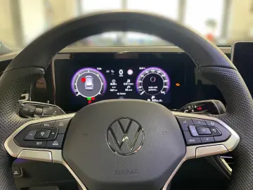 VW Tiguan 2.0 TDI 4M R-Line  AHK PANO NAVI KAMERA