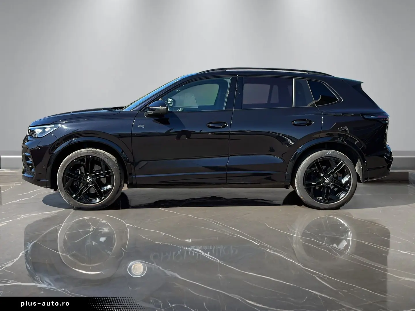 VW Tiguan R-Line 2.0TDI DSG 4M  AHK 360  PANO STDHZ