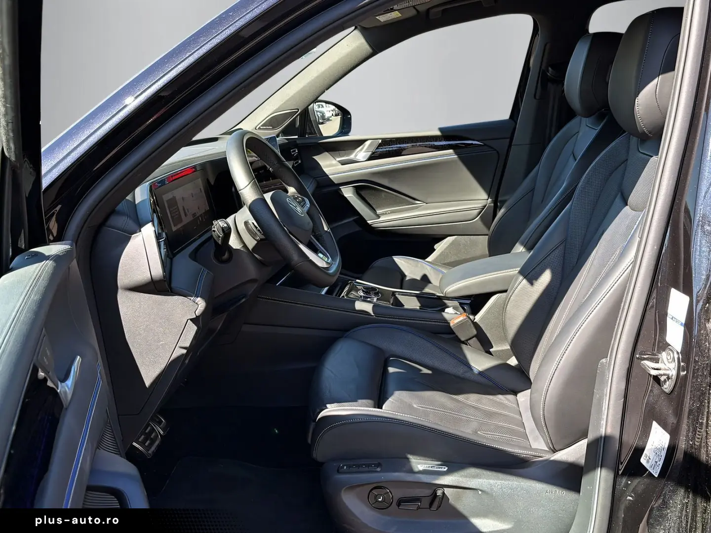 VW Tiguan R-Line 2.0TDI DSG 4M  AHK 360  PANO STDHZ
