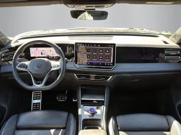 VW Tiguan R-Line 2.0TDI DSG 4M  AHK 360  PANO STDHZ