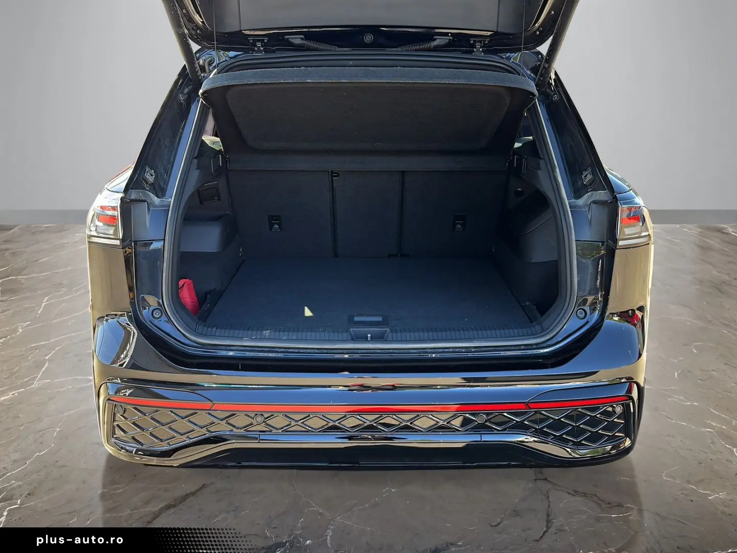 VW Tiguan R-Line 2.0TDI DSG 4M  AHK 360  PANO STDHZ