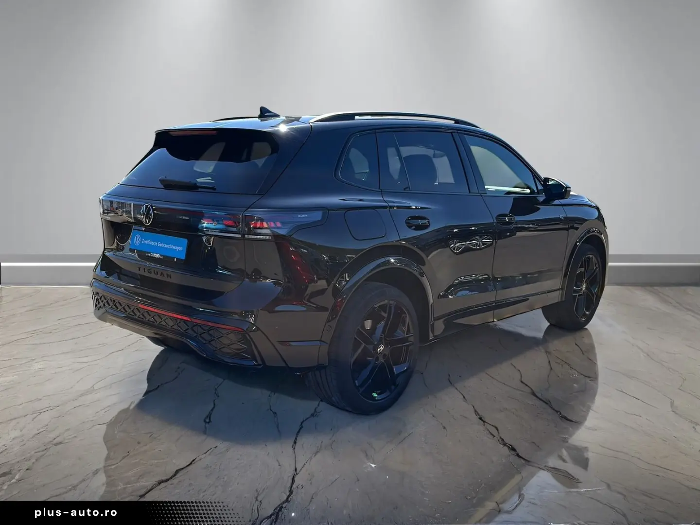 VW Tiguan R-Line 2.0TDI DSG 4M  AHK 360  PANO STDHZ