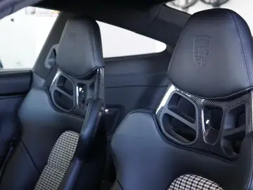 Porsche 992 GT3 Touring LIFT SCALe Approved 02.27
