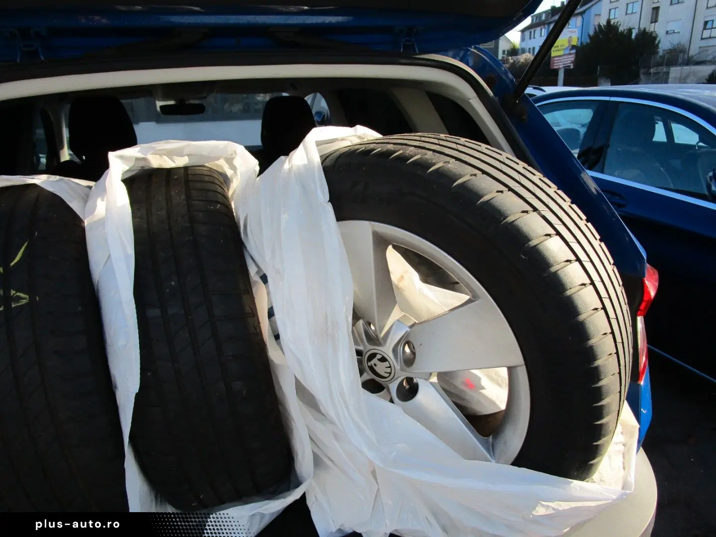 SKODA Karoq Ambition 2.0TDI DSG  NAVI Sitzheizung Temp
