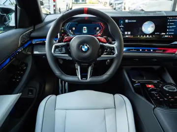 BMW M5 Sedan (G90)