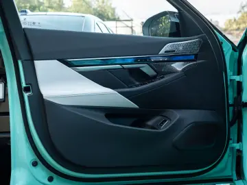 BMW M5 Sedan (G90)