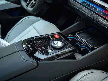 BMW M5 Sedan (G90)