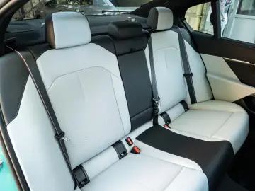 BMW M5 Sedan (G90)