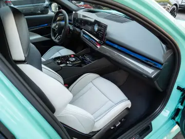 BMW M5 Sedan (G90)