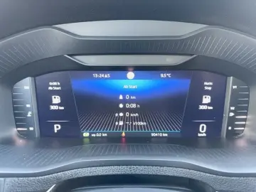 SKODA Karoq 2.0 TDI 4X4 Navi LED ACC Rückfahrkamera