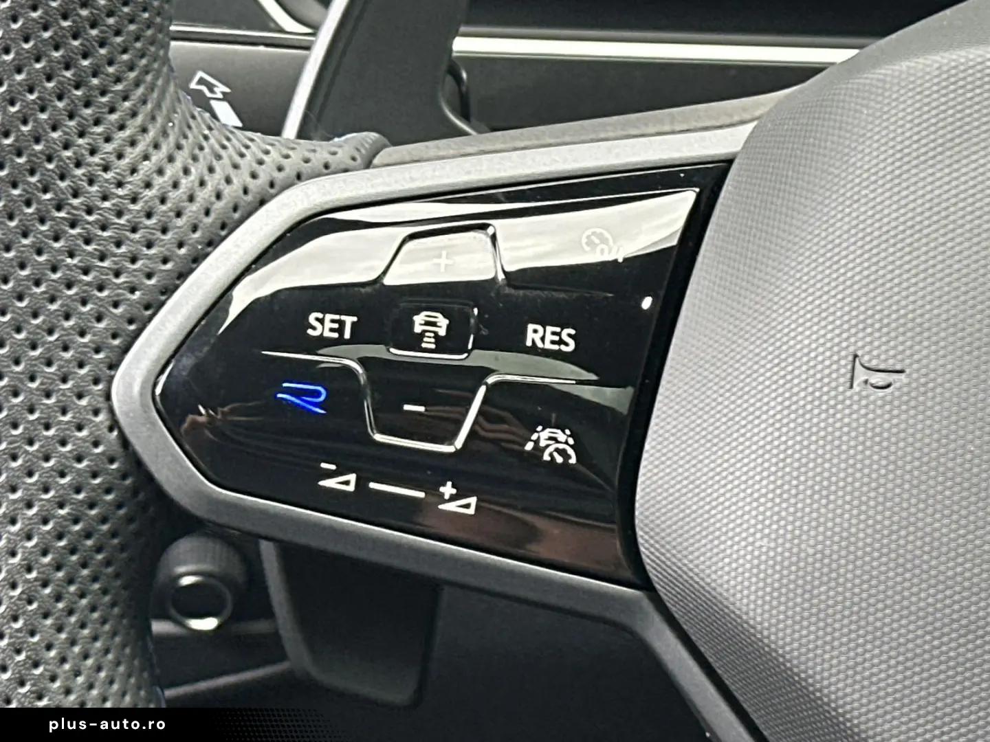 VW Tiguan R 4M NAV MATRIX PANO AHK ACC KAMERA 21ZO