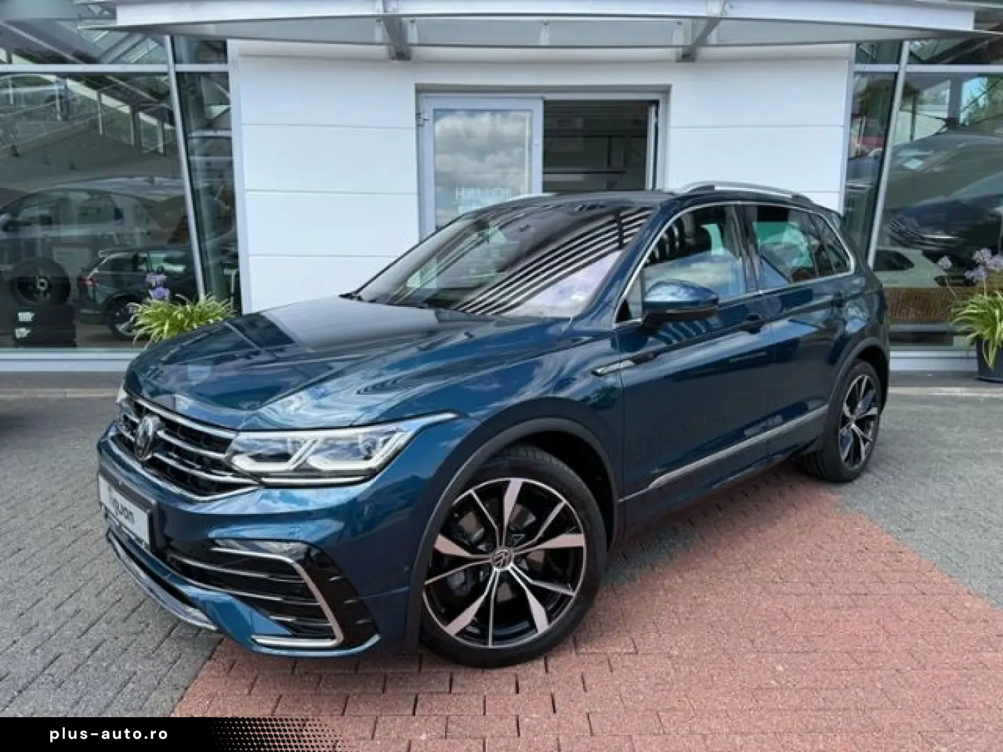 VW Tiguan 2.0 TSI R-Line 4M DSG AHK PANO 360Grad Ha