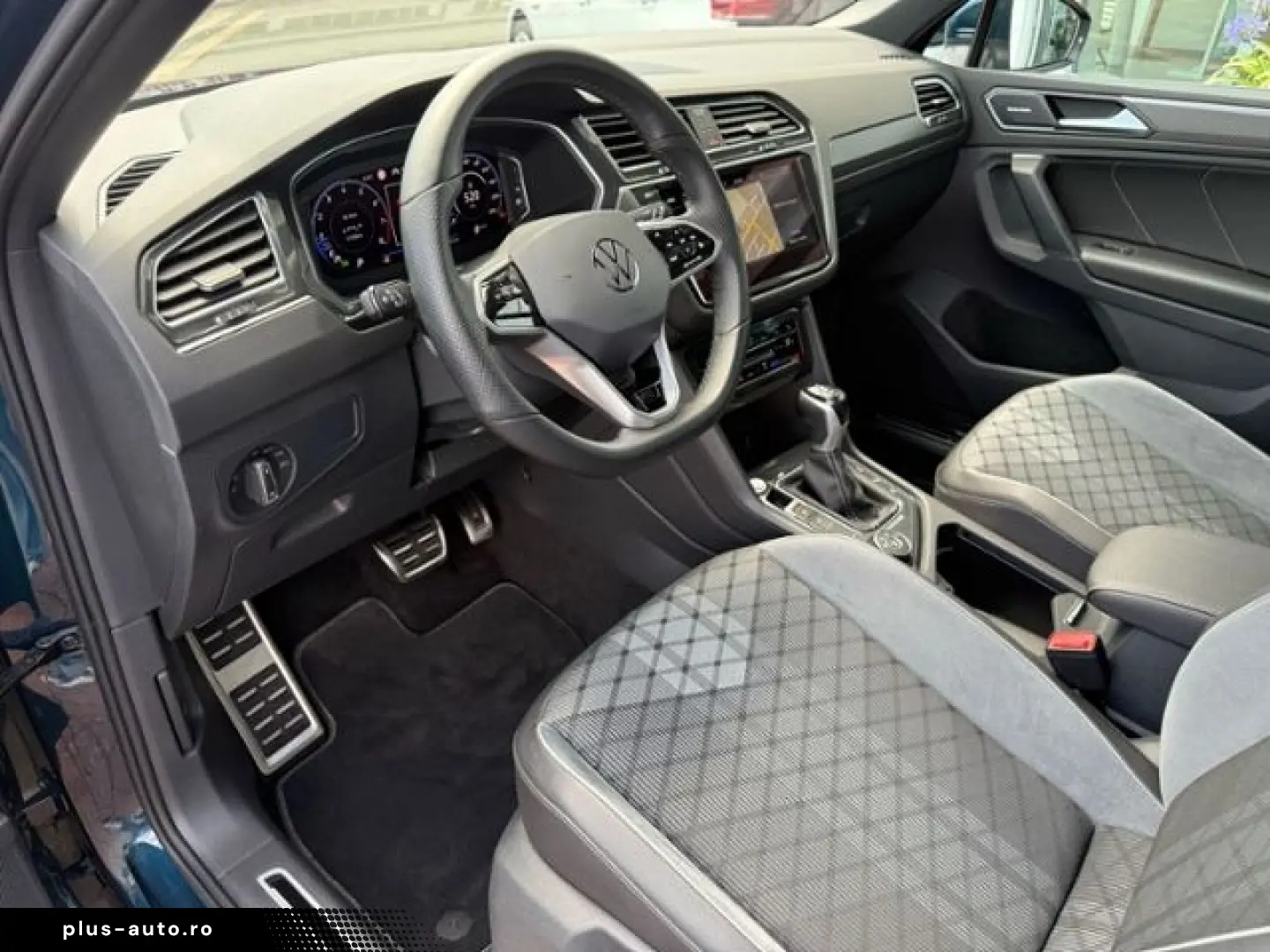 VW Tiguan 2.0 TSI R-Line 4M DSG AHK PANO 360Grad Ha