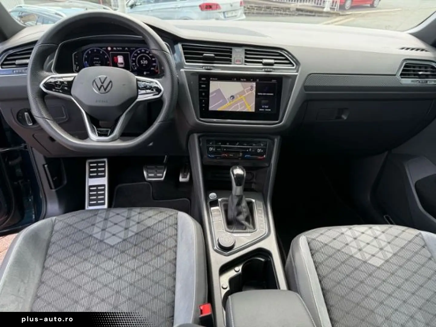 VW Tiguan 2.0 TSI R-Line 4M DSG AHK PANO 360Grad Ha