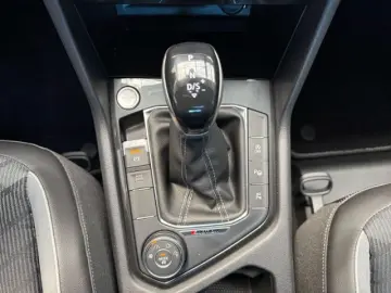 VW Tiguan 2.0 TSI R-Line 4M DSG AHK PANO 360Grad Ha