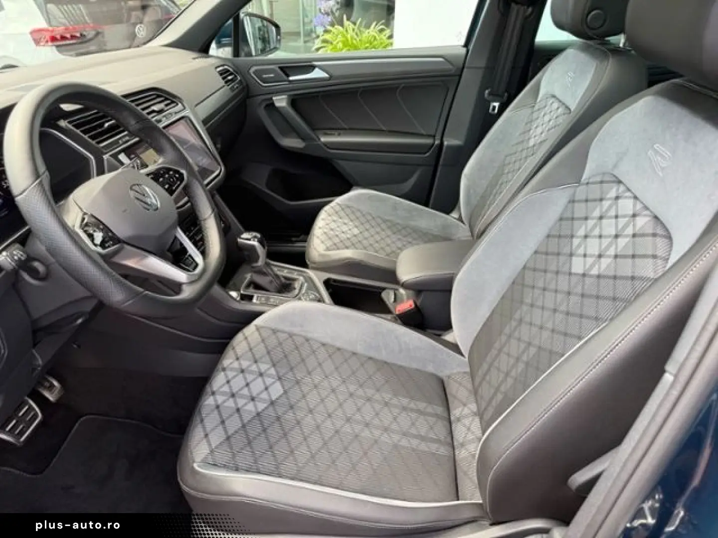 VW Tiguan 2.0 TSI R-Line 4M DSG AHK PANO 360Grad Ha