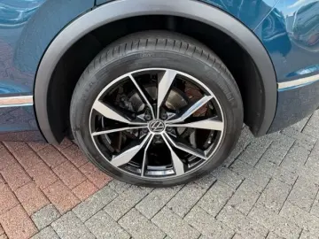 VW Tiguan 2.0 TSI R-Line 4M DSG AHK PANO 360Grad Ha