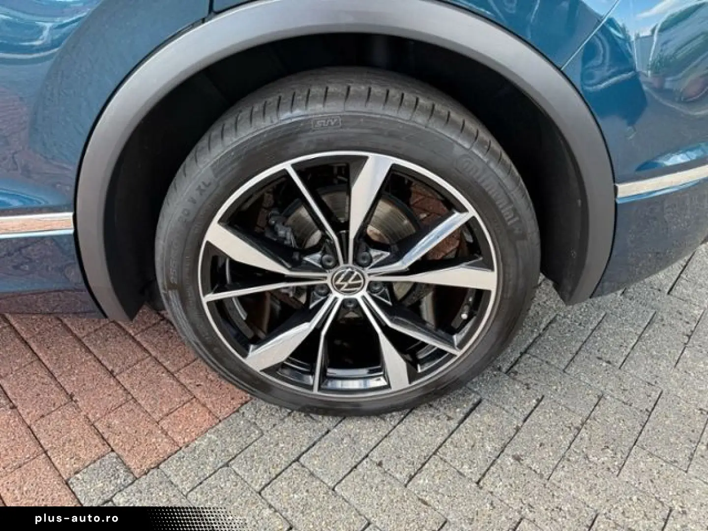 VW Tiguan 2.0 TSI R-Line 4M DSG AHK PANO 360Grad Ha