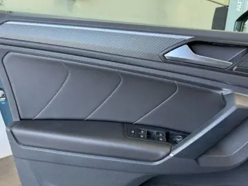 VW Tiguan 2.0 TSI R-Line 4M DSG AHK PANO 360Grad Ha