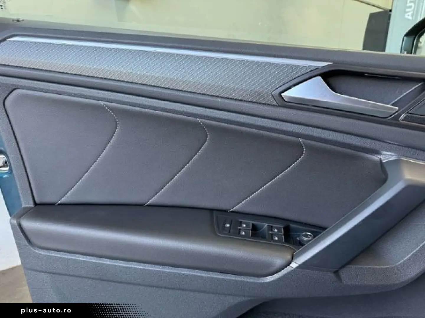 VW Tiguan 2.0 TSI R-Line 4M DSG AHK PANO 360Grad Ha