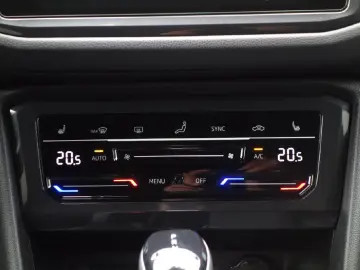 VW Tiguan R 4Motion Autom PANO NAVI LED DAB Winterp