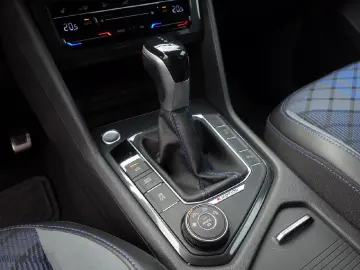 VW Tiguan R 4Motion Autom PANO NAVI LED DAB Winterp