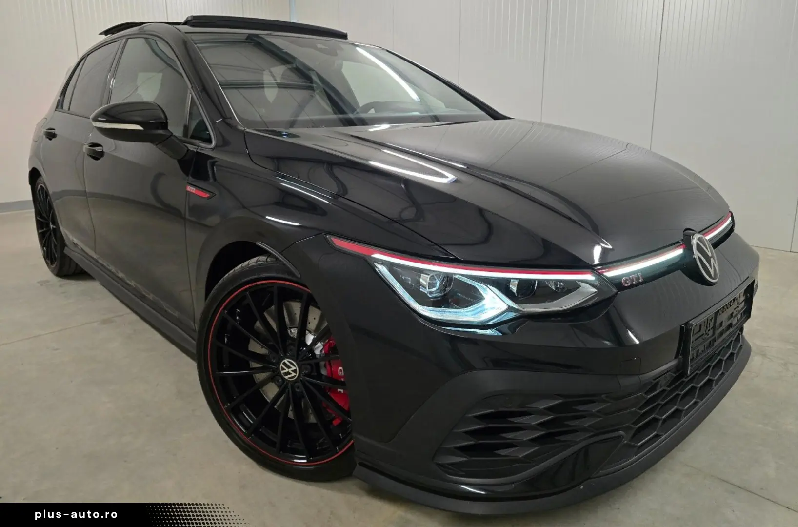 VW GTI Clubsport45 1H Akrapovic Pano LenkHZ R19 R18