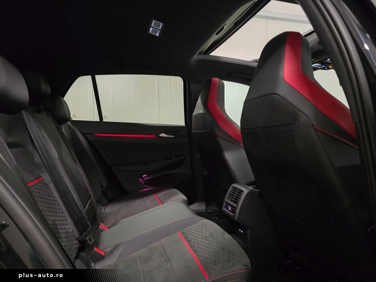 VW GTI Clubsport45 1H Akrapovic Pano LenkHZ R19 R18