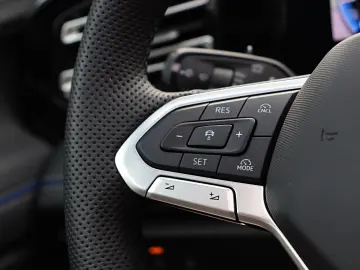 VW Tiguan 2.0 TDI R-Line 4M PANO 360 NAVI IQ-Light
