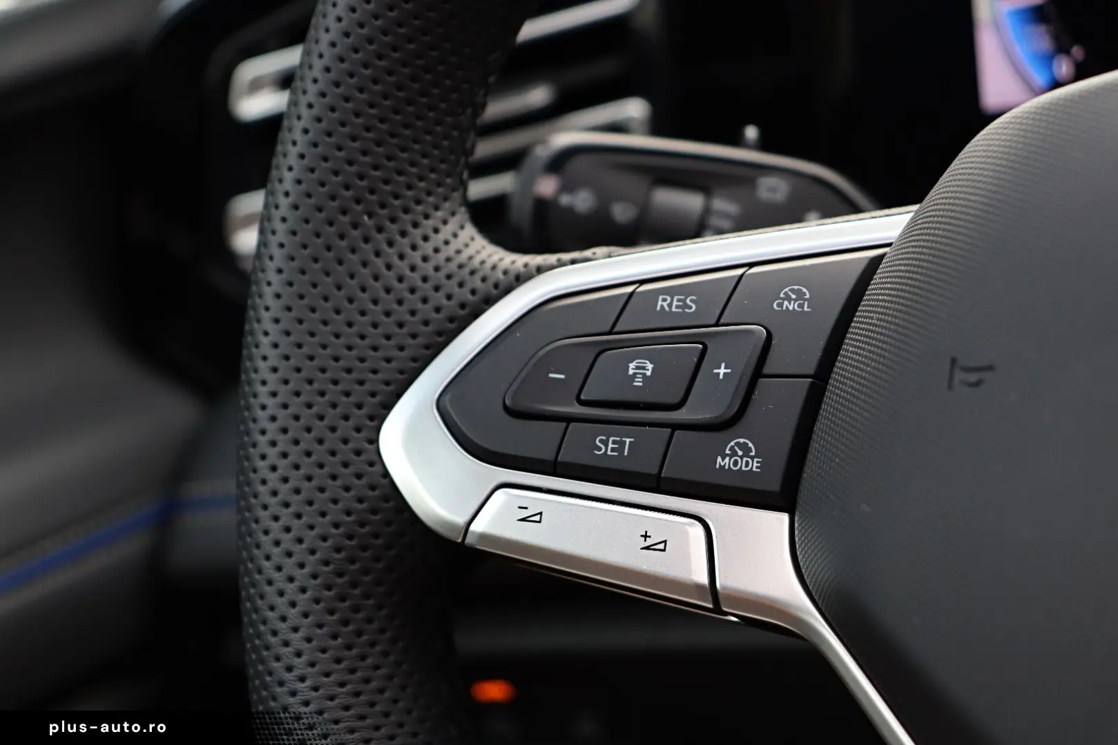 VW Tiguan 2.0 TDI R-Line 4M PANO 360 NAVI IQ-Light