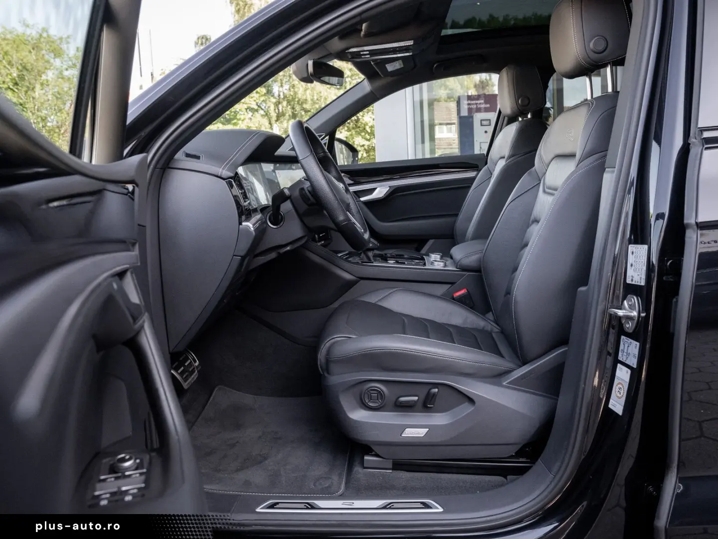 VW Touareg TDI R-Line Pano IQLight AHK Kam. Leder
