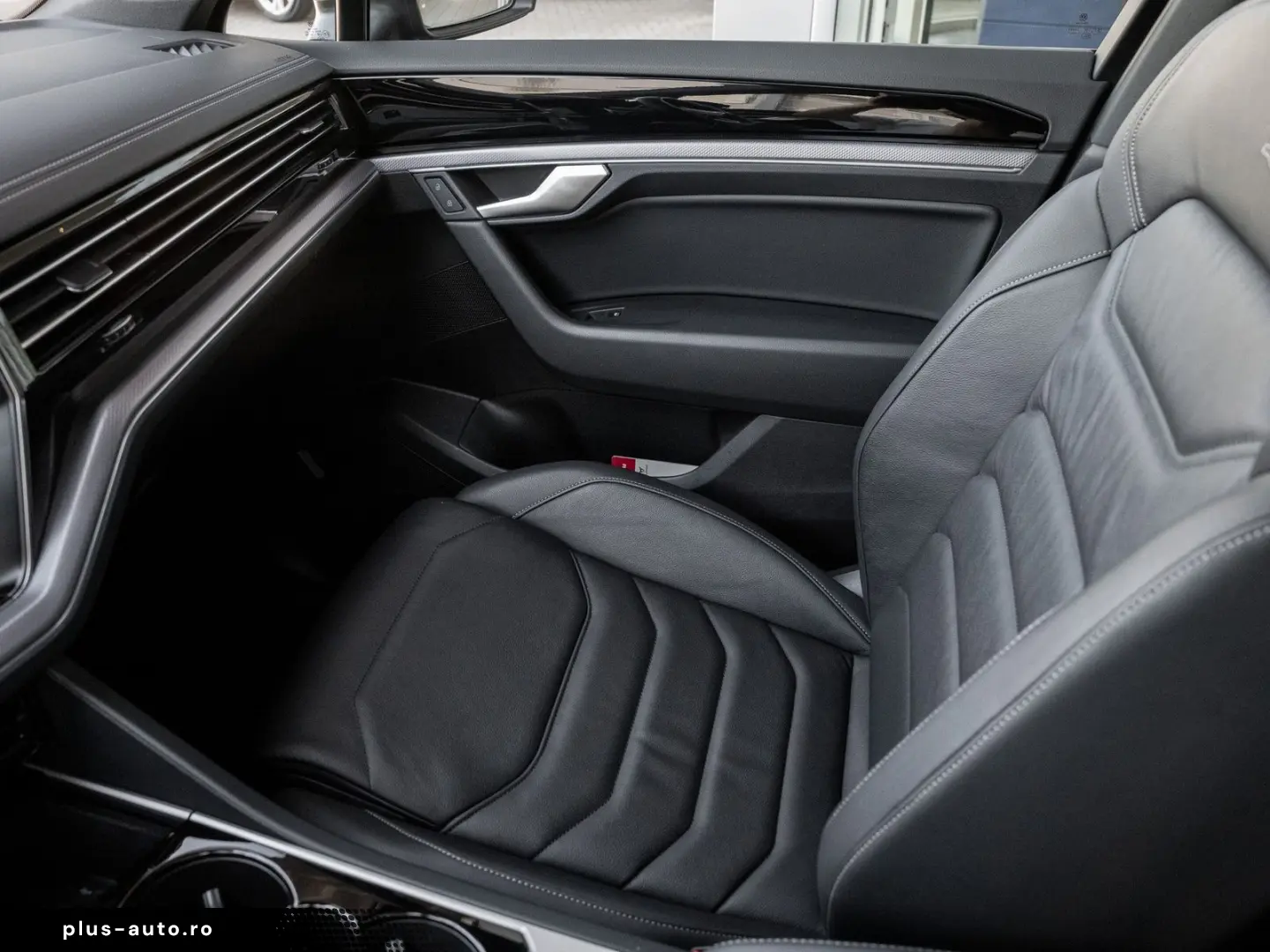 VW Touareg TDI R-Line Pano IQLight AHK Kam. Leder