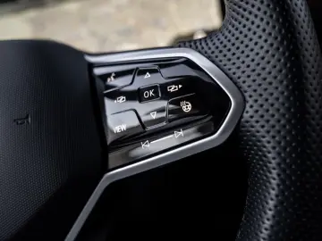 VW Touareg TDI R-Line Pano IQLight AHK Kam. Leder
