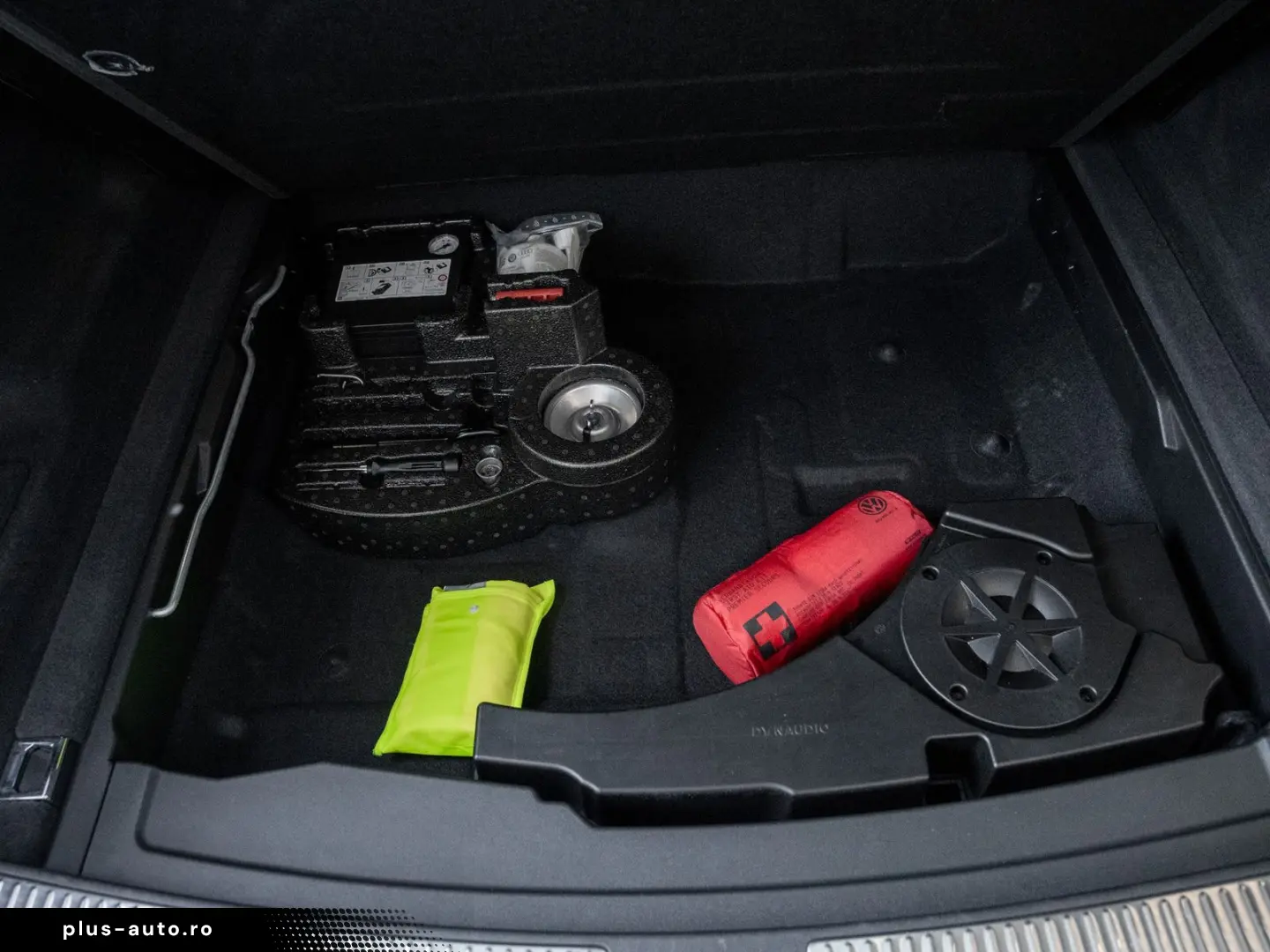 VW Touareg TDI R-Line Pano IQLight AHK Kam. Leder