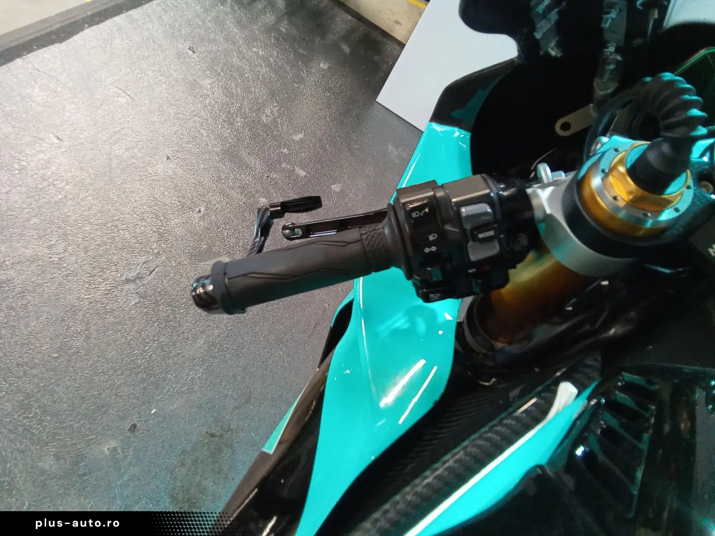 YAMAHA R1 M