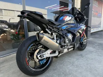BMW M 1000 RR M Competition Paket nur 1009km!!!
