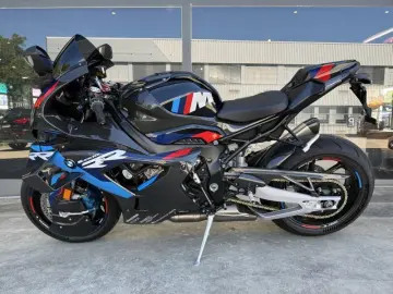 BMW M 1000 RR M Competition Paket nur 1009km!!!