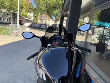 BMW M 1000 RR M Competition Paket nur 1009km!!!