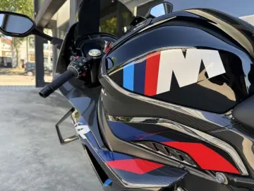 BMW M 1000 RR M Competition Paket nur 1009km!!!