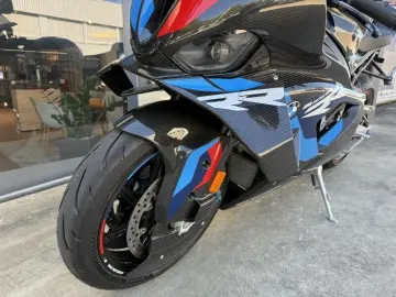 BMW M 1000 RR M Competition Paket nur 1009km!!!