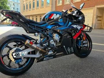 BMW M1000RR