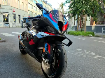 BMW M1000RR