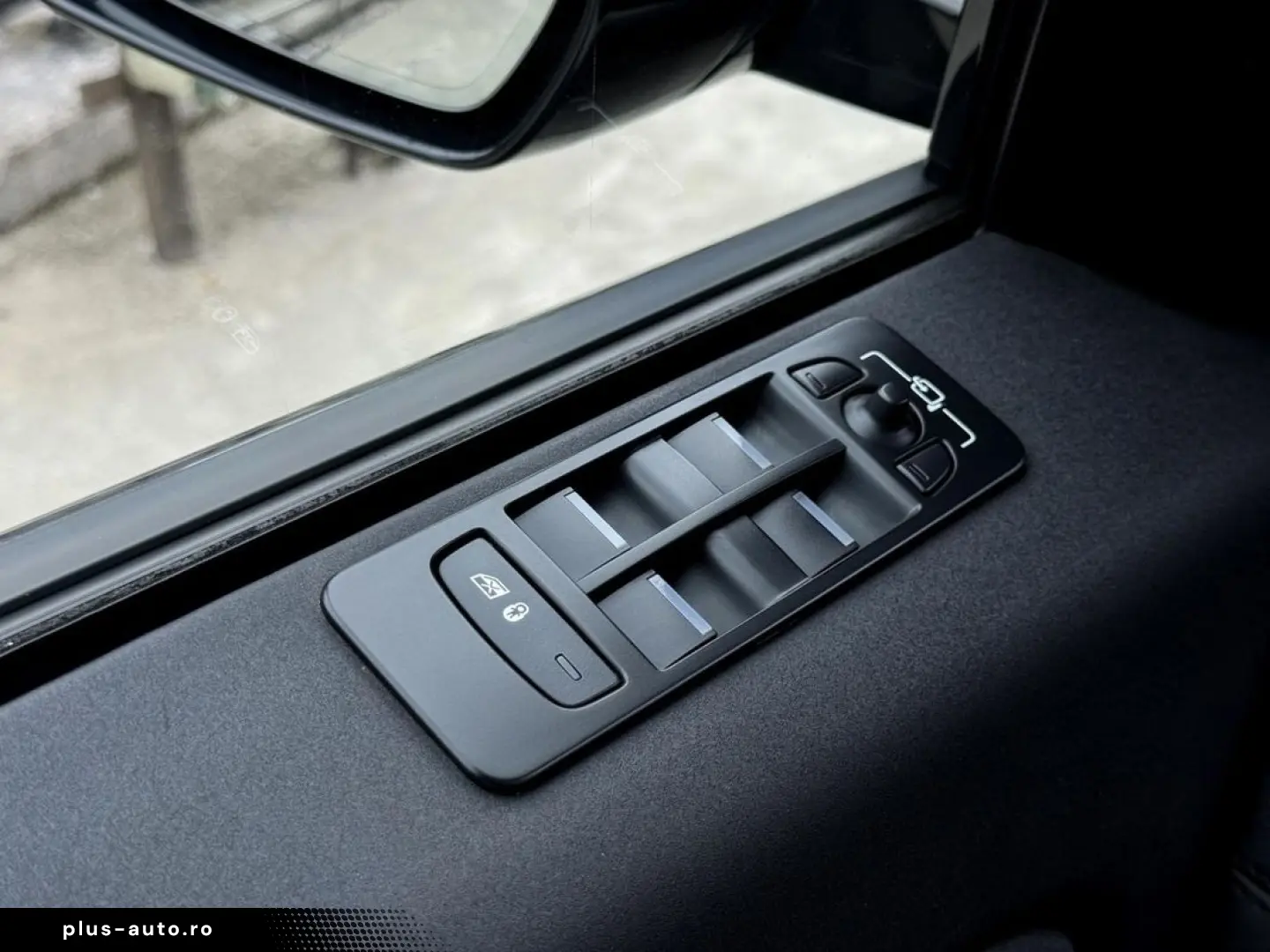 Land-Rover Discovery-Sport