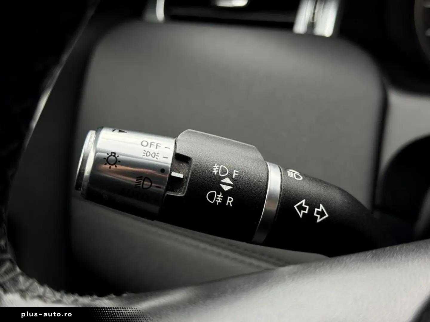 Land-Rover Discovery-Sport
