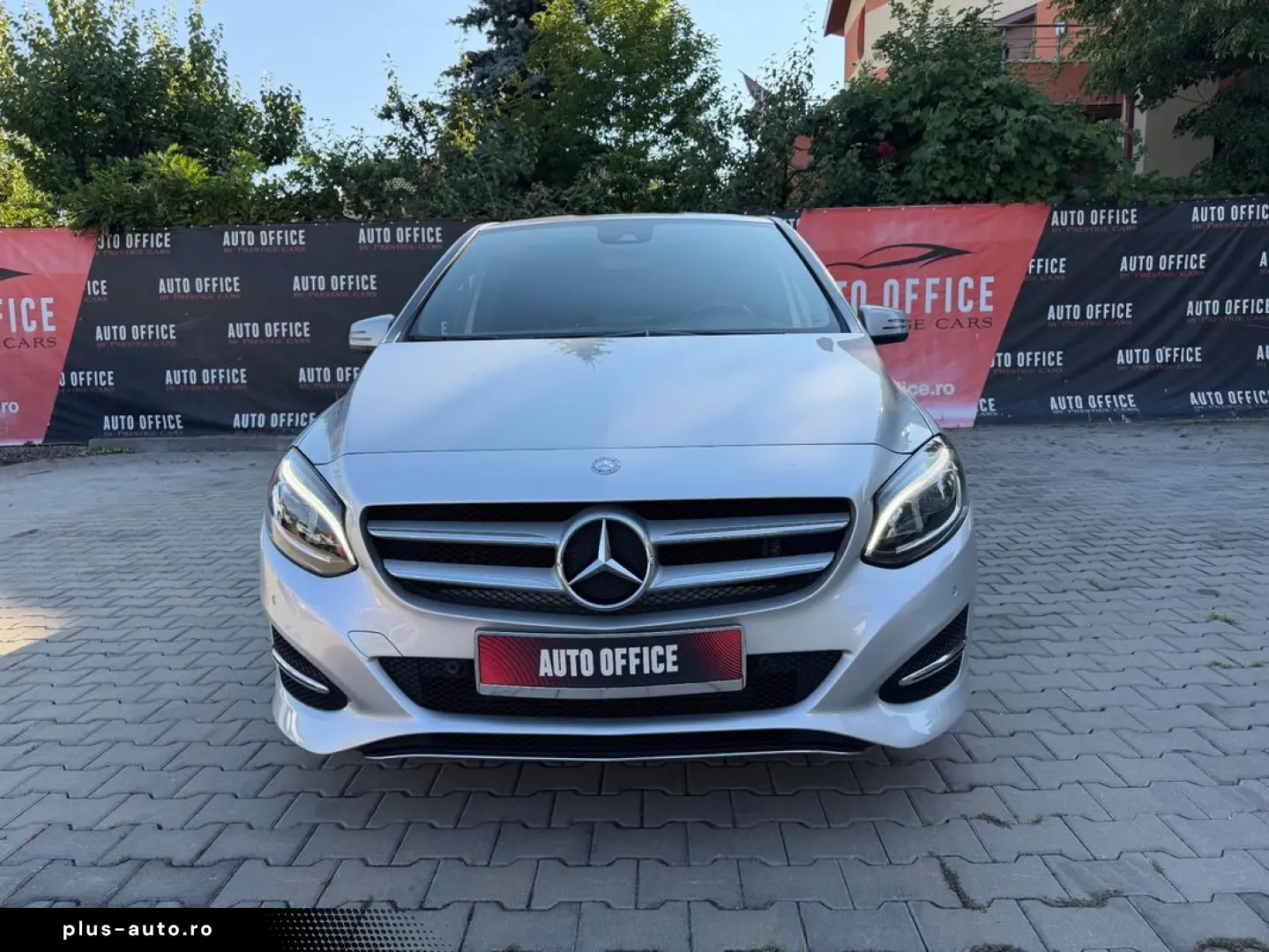 Mercedes-Benz B-180