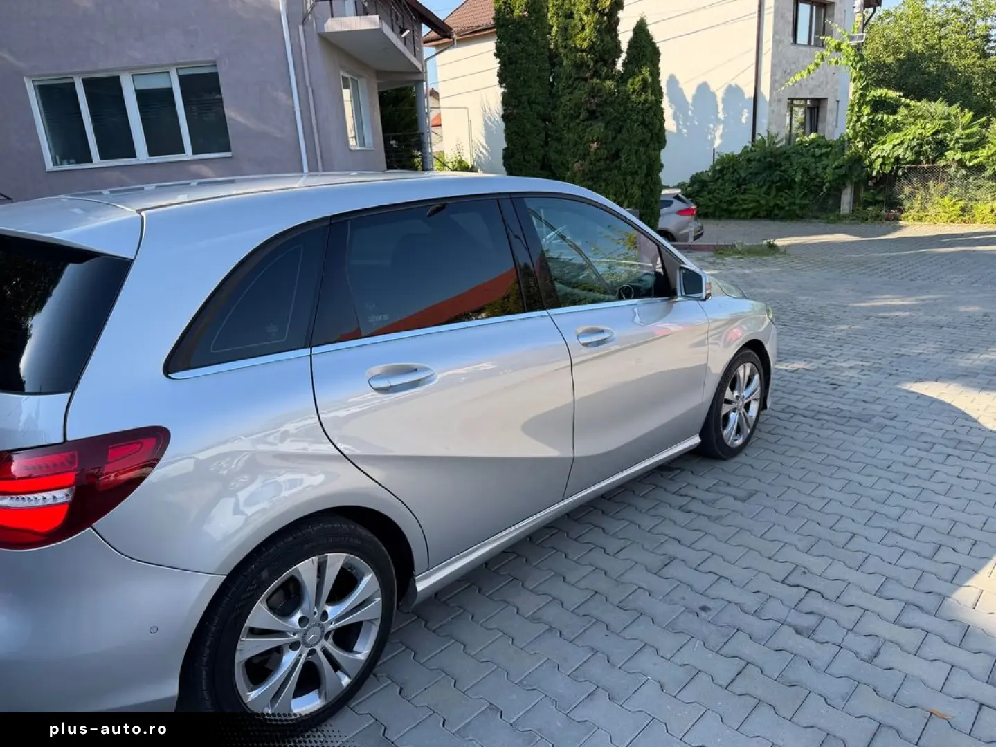Mercedes-Benz B-180