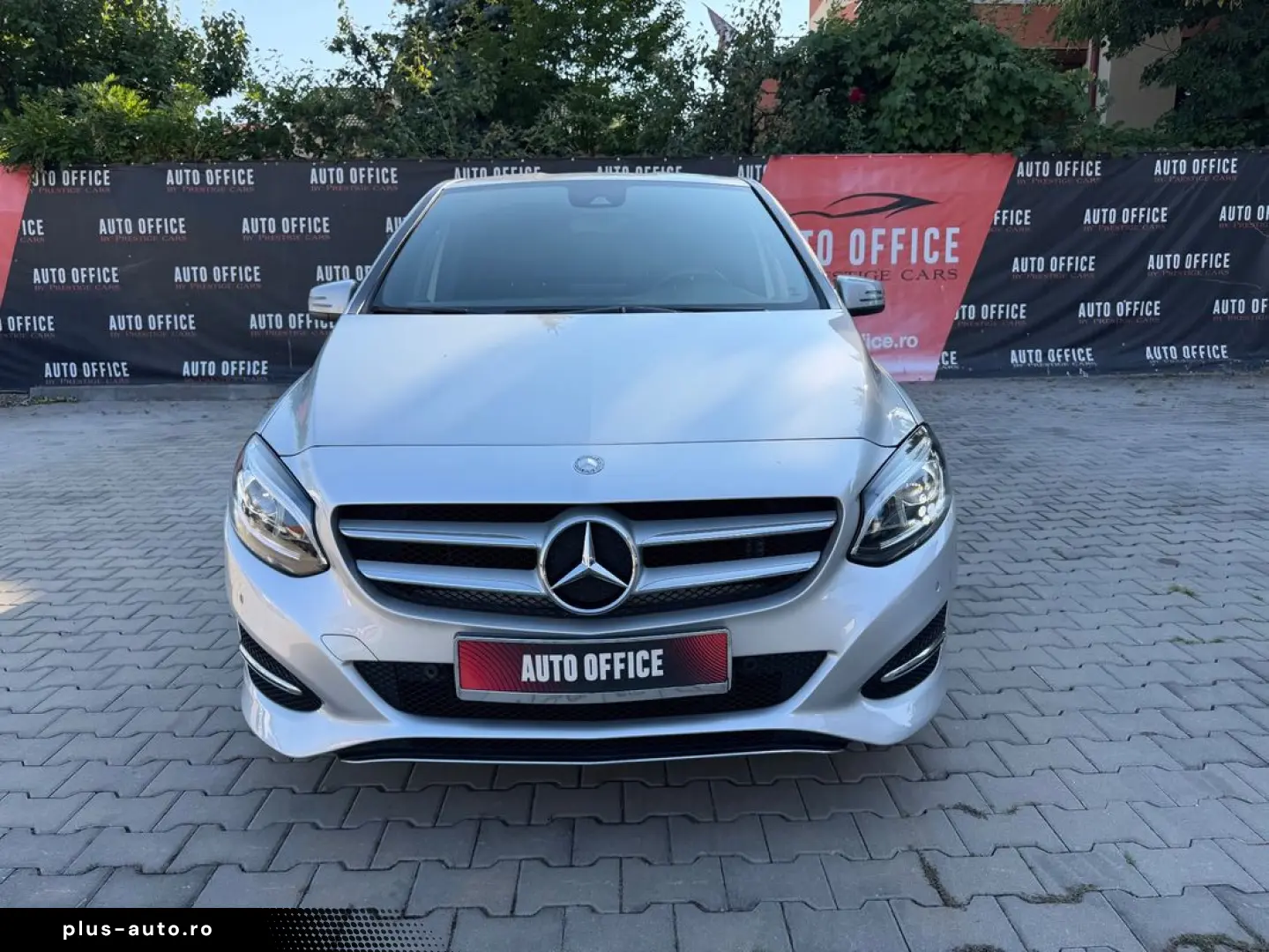 Mercedes-Benz B-180