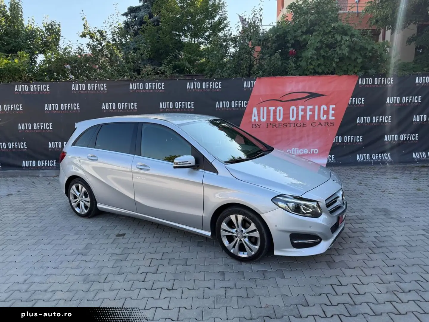 Mercedes-Benz B-180