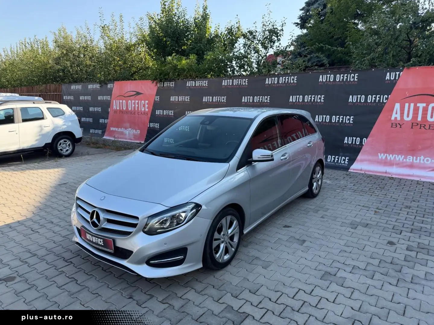 Mercedes-Benz B-180